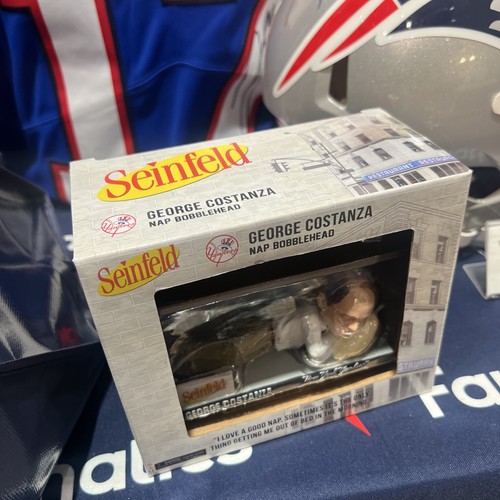 ๐จ IN MANO Yankees Seinfeld George Costanza dormire sotto la scrivania pisolino Bobblehead