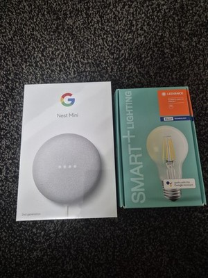 Google Nest Mini 2. Generation Smart Lautsprecher Kreide + Smart Glühbirne Brandneu