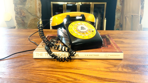 Vintage Western Electric Roboczy telefon obrotowy, czarno-żółty telefon - Film 1 z 1