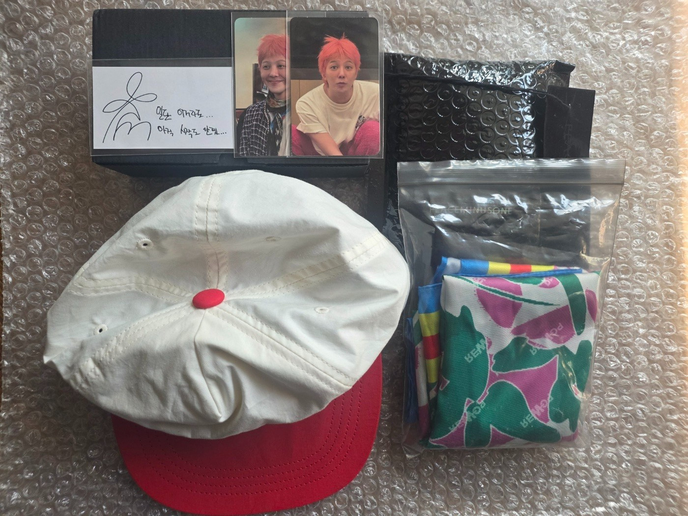Bigbang G-Dragon Broadcast Gift Sanok Power Ball Cap, Scarf, Photocard