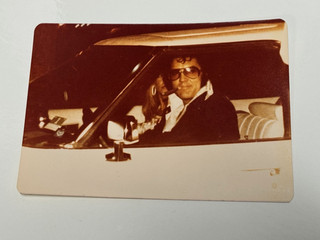 ELVIS PRESLEY ORIGINAL VINTAGE 45 YR OLD PHOTO SMOKING IN CAR WITH LINDA