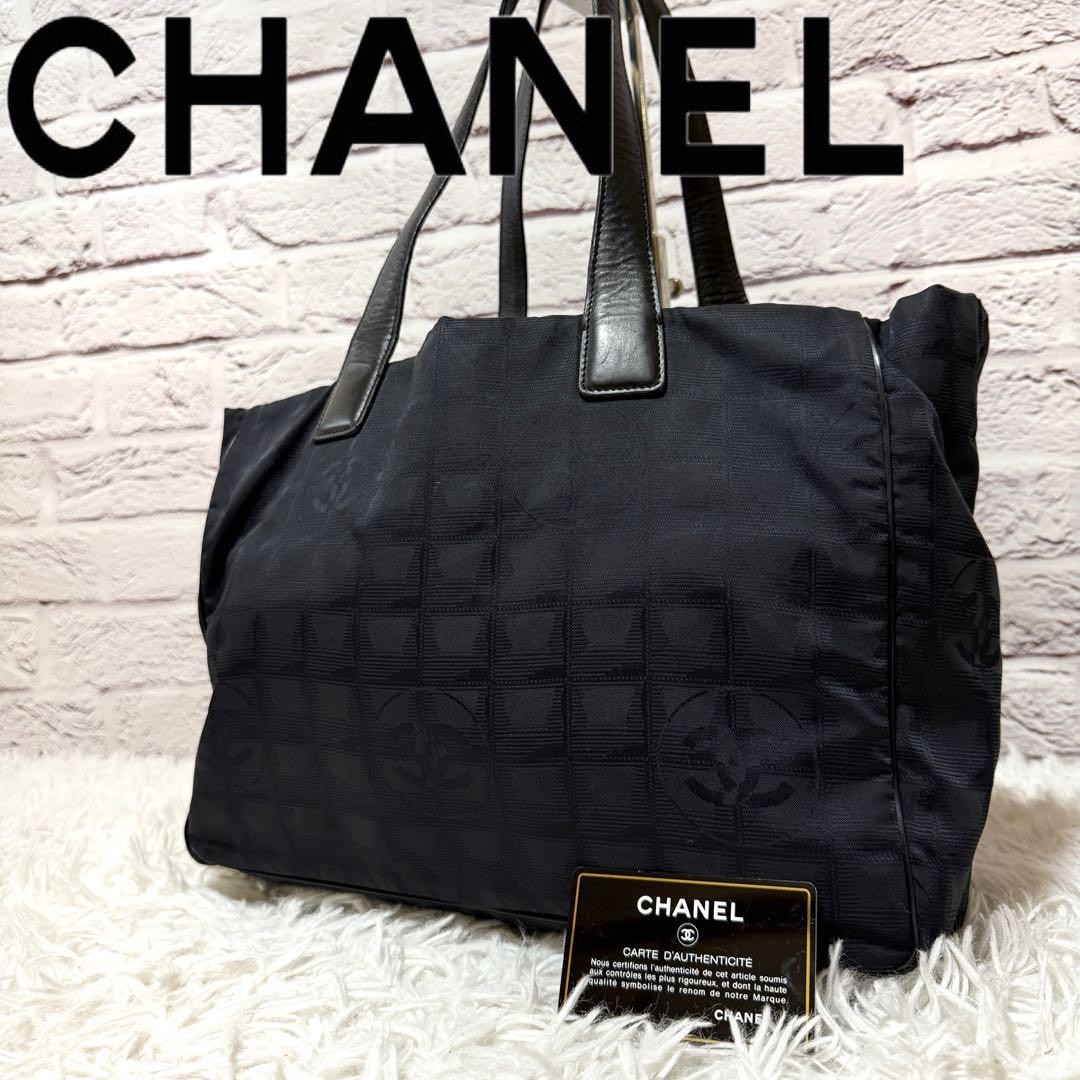 CHANEL Travel Line Tote MM Shoulder Bag in Black KZ584049