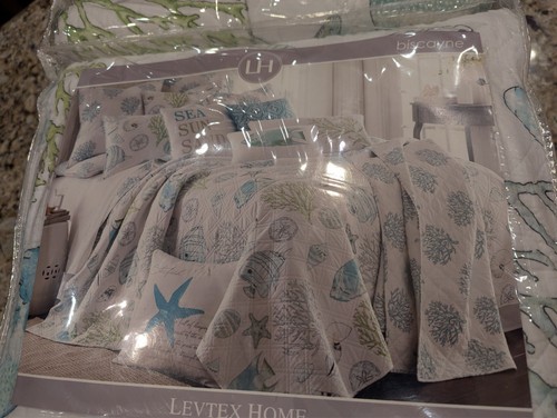 Levtex Home Luxury Quilt Set Biscayne Tropical Fish in Aqua Green Coral King - 第 1/10 張圖片