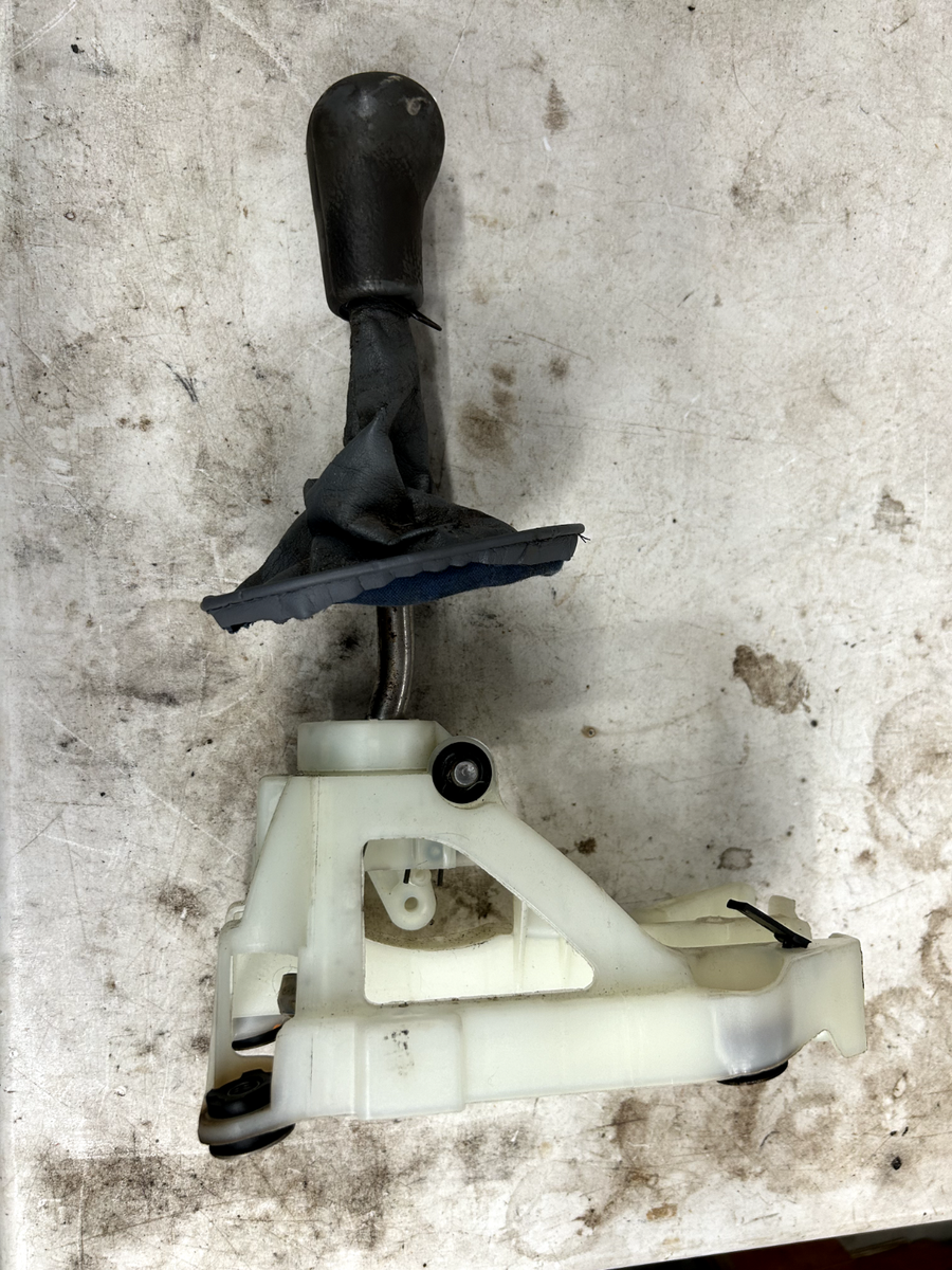 2000-2005 Toyota Echo Manual Shifter Tower Assembly 5 Speed Boot