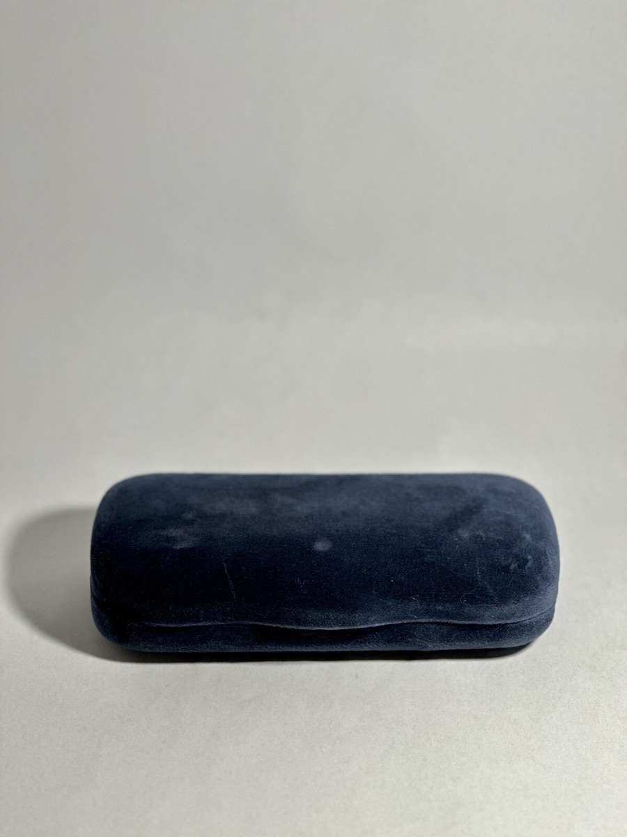 Gucci Blue Velvet Glasses Clamshell Case | eBay display picture 2
