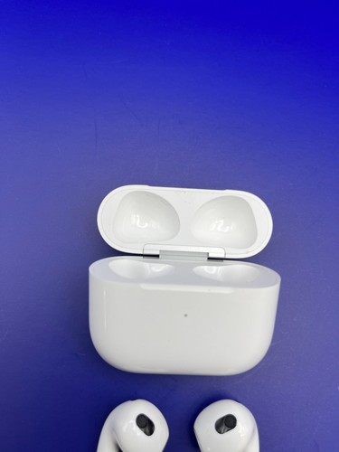 AirPods 3rd Gen - Ear Buds & Charge Case - Zdjęcie 3 z 7