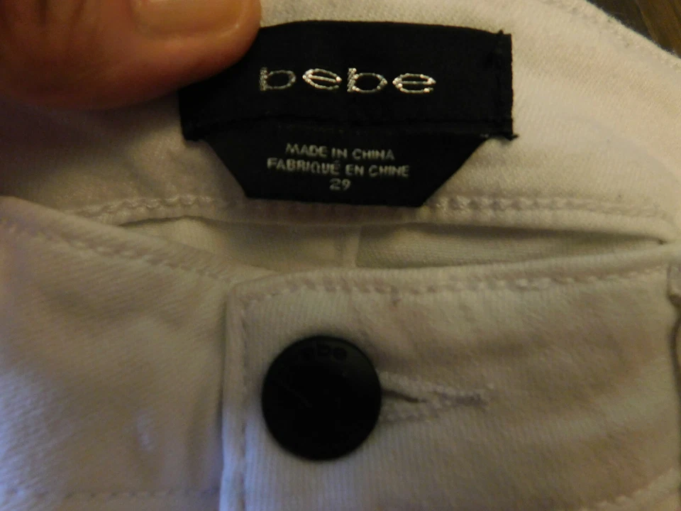 Pantalones de mezclilla bordados BeBe blancos con flecha en la parte posterior de la pierna talla 29 Foto 2 de 4