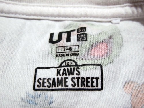 Uniqlo x Kaws x Sesame Street Elmo Cookie Monster Kid's white t-shirt 7-8 youth - Picture 5 of 8