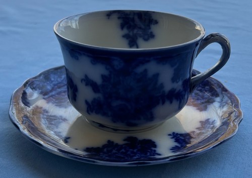 4 Pcs: New Wharf Pottery Lois Flow Blue Cup and Three Saucers - Picture 3 of 7