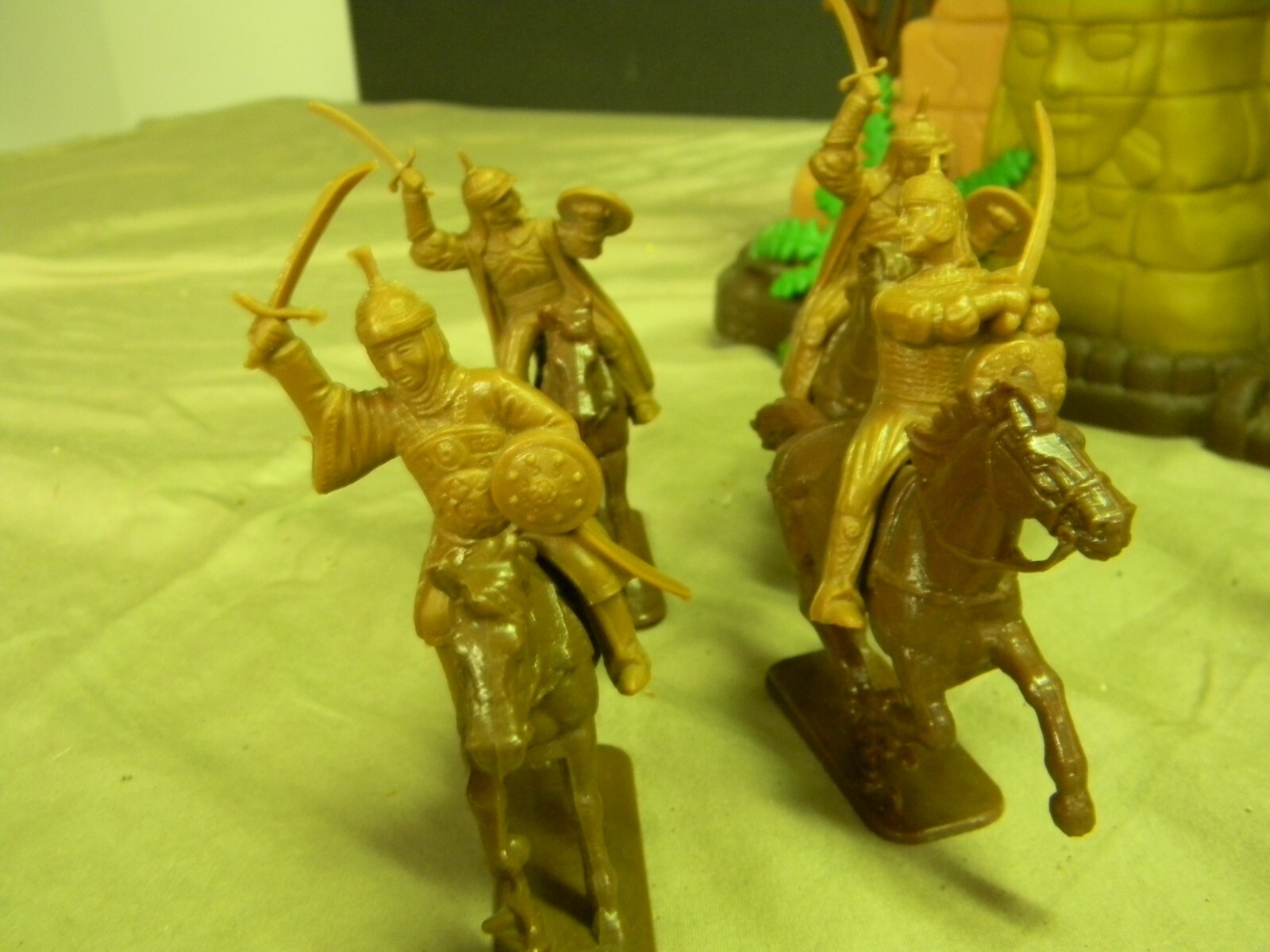 8 Figures 4 Persians pro painted 60mm 4 Reamsa Turks ( July Listing)