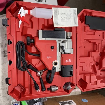 Milwaukee Tool 4272-21 1-5/8'' Electromagnetic Drill Kit