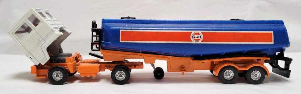 Vintage 1960s Corgi Major 1160 Gulf Petrol Tanker Ford Tilt Cab 1:43 Scale - Image 2 of 4