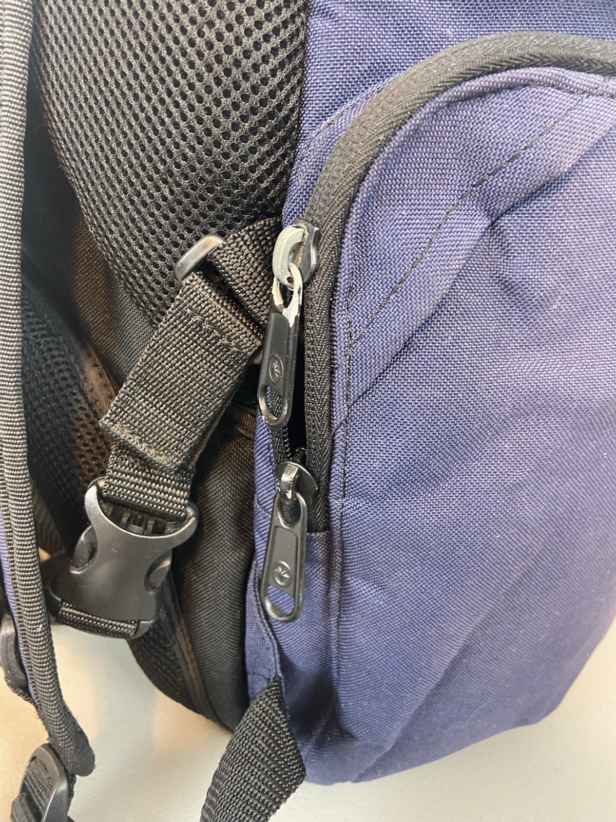 Duluth Trading Company Backpack Blue Rare Model - image 6