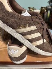 Addias Gazelle womens snaekers. made in Vietnam color is earth strata size 7.