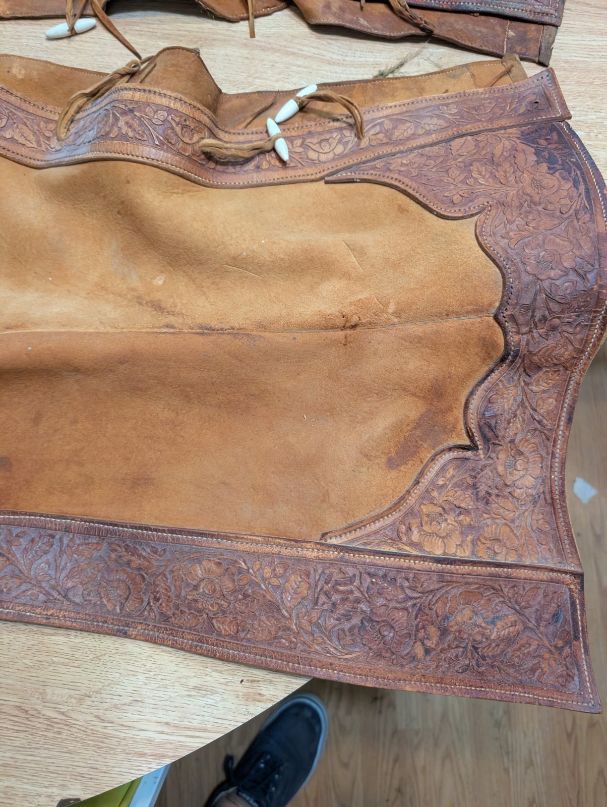 Vtg Leather Western Adult Tooled Leather Batwing Chaps 