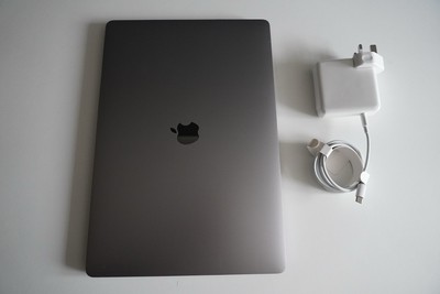 Apple MacBook Pro A1990 15.4