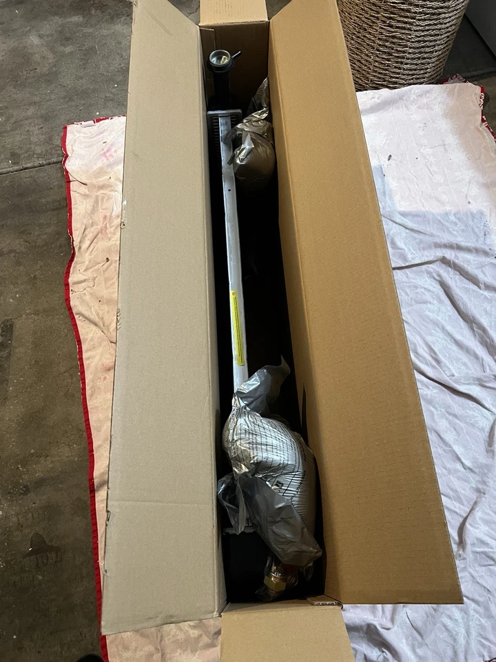 Radiador Carquest 438064 - Chevy Express, GMC Savana Foto 2 de 4