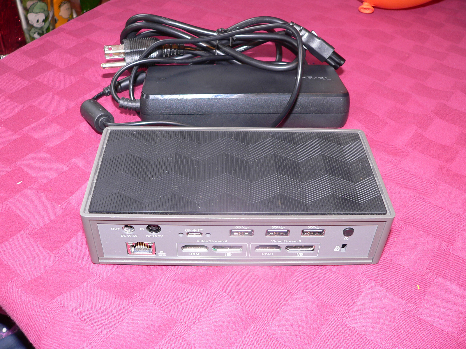 Targus Dock 190 USB-C Universal 4K Docking Station with Power Adapter DOCK190USZ