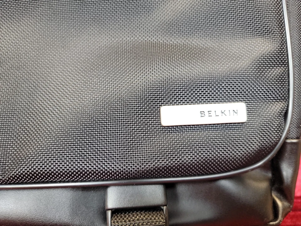 Nuevo ETIQUETAS Belkin WILSHIRE Mensajero Laptop Negro Bolso Cuaderno Viaje Viajero Nuevo con Etiquetas Foto 2 de 4