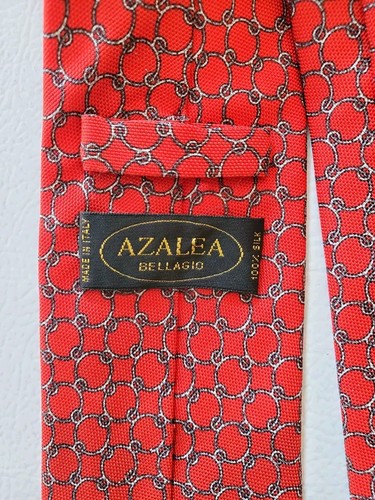 NWOT Azalea 100% Silk Geometric Men's tie 3" x 59". Made In Italy - Picture 5 of 6