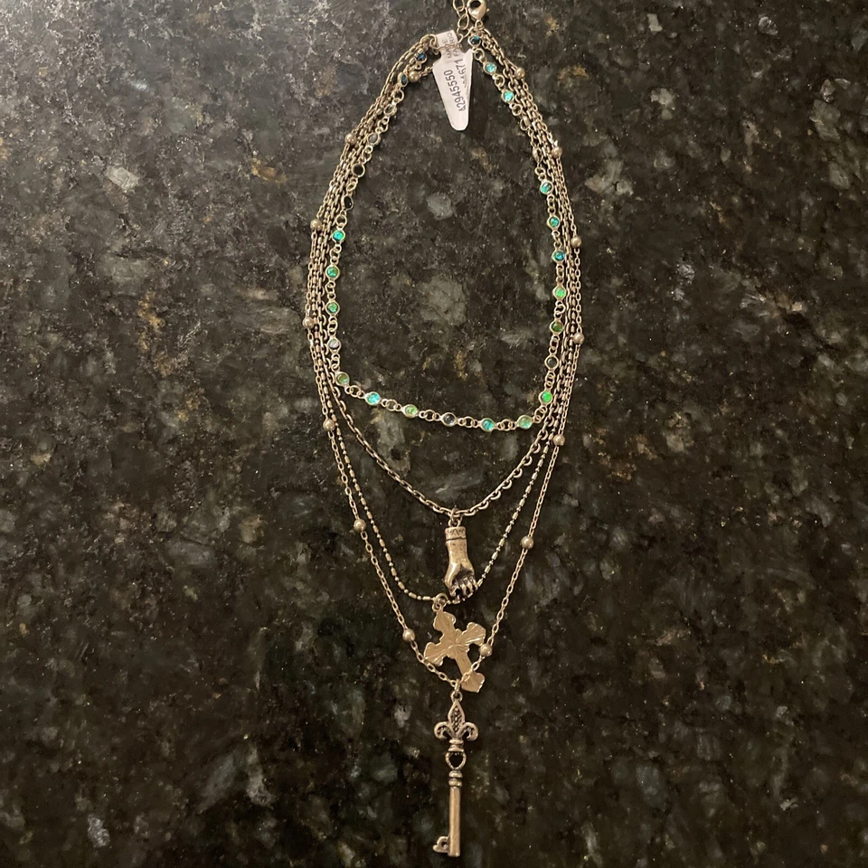 Collar Free People en Capas, Cruz, Puño, Llave, ¡Nuevo! Foto 4 de 4