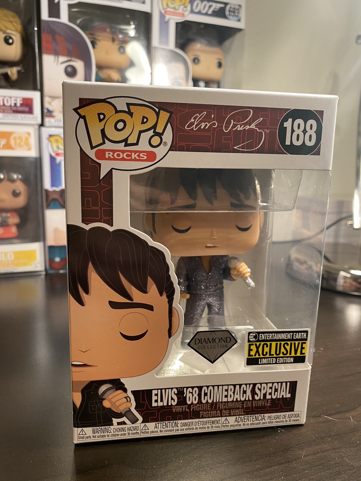Funko Pop! Rocks #188 Elvis '68 Comeback Special Diamond Entertainment Earth