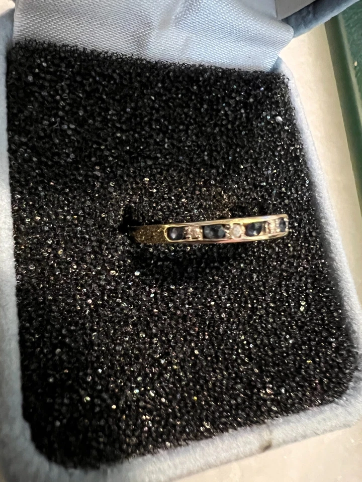 ANILLO DE DIAMANTES Y ZAFIRO CON BANDA DE CANAL ABOVEDADO FINO ORO 14K TALLA 7 EXCELENTE ESTADO. Foto 4 de 4