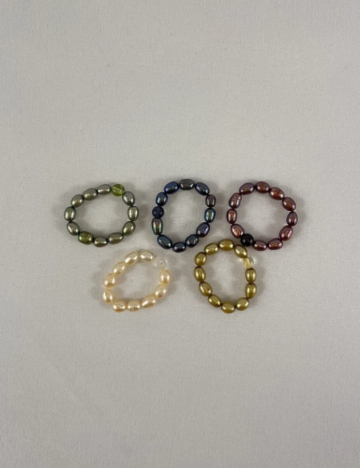 Juego de anillos de perlas cultivadas, 5 anillos púrpura, azul, verde, dorado, crema talla 8-9 Foto 3 de 4