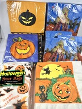 Large Lot. VINTAGE HALLOWEEN PARTY NAPKINS WI...