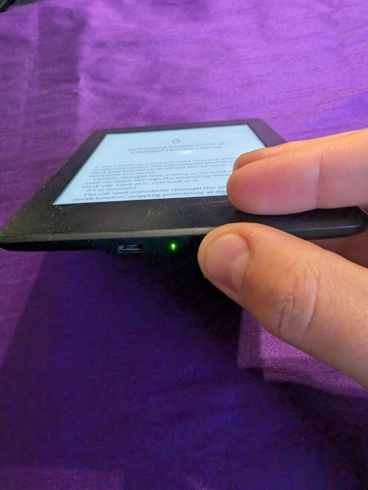 Amazon Kindle Paperwhite 6" Wi-Fi Reader please read the description - Image 3 of 4