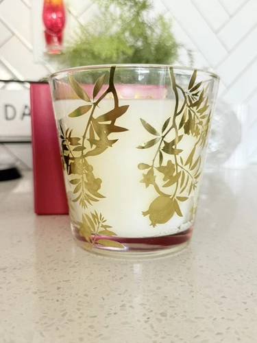Nest Fragrances Holiday Scented 3 Wick Candle 21.1 oz Limited Edition - Picture 3 of 4