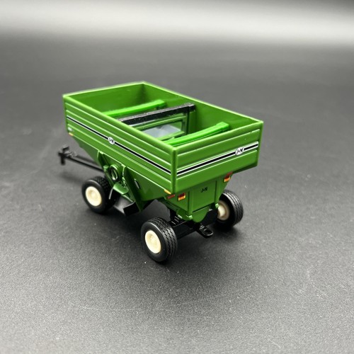 ERTL J & M Gravity Grain Wagon 4 1/2" Green 680/760 - Picture 5 of 13