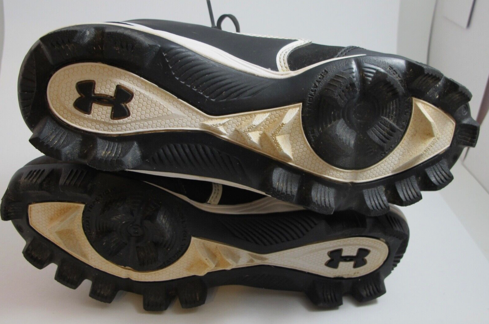 Under Armour Baseball Cleats Youth Boys 5.5Y Black/White Leadoff Low