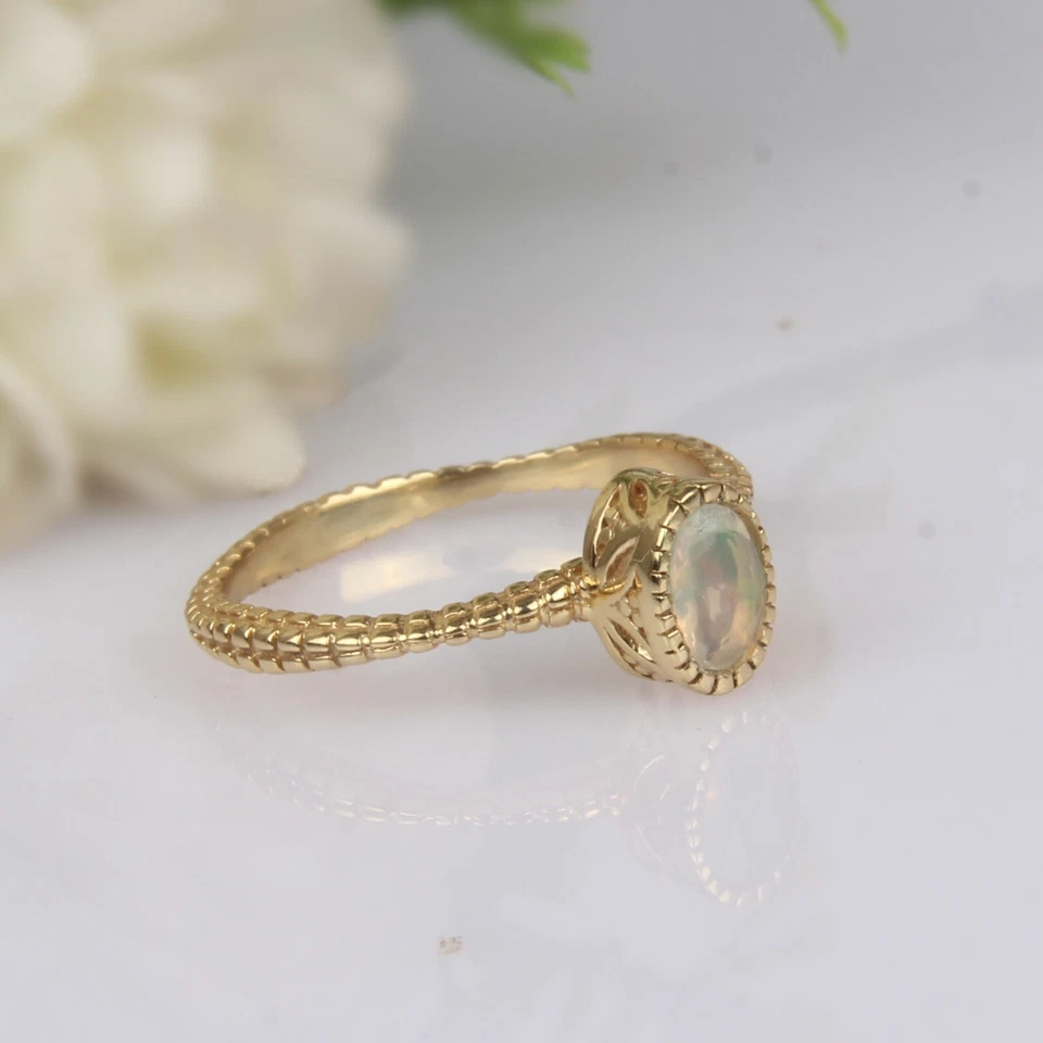 Anillo de compromiso ovalado enchapado en oro amarillo ópalo etíope para mujer  Foto 4 de 4