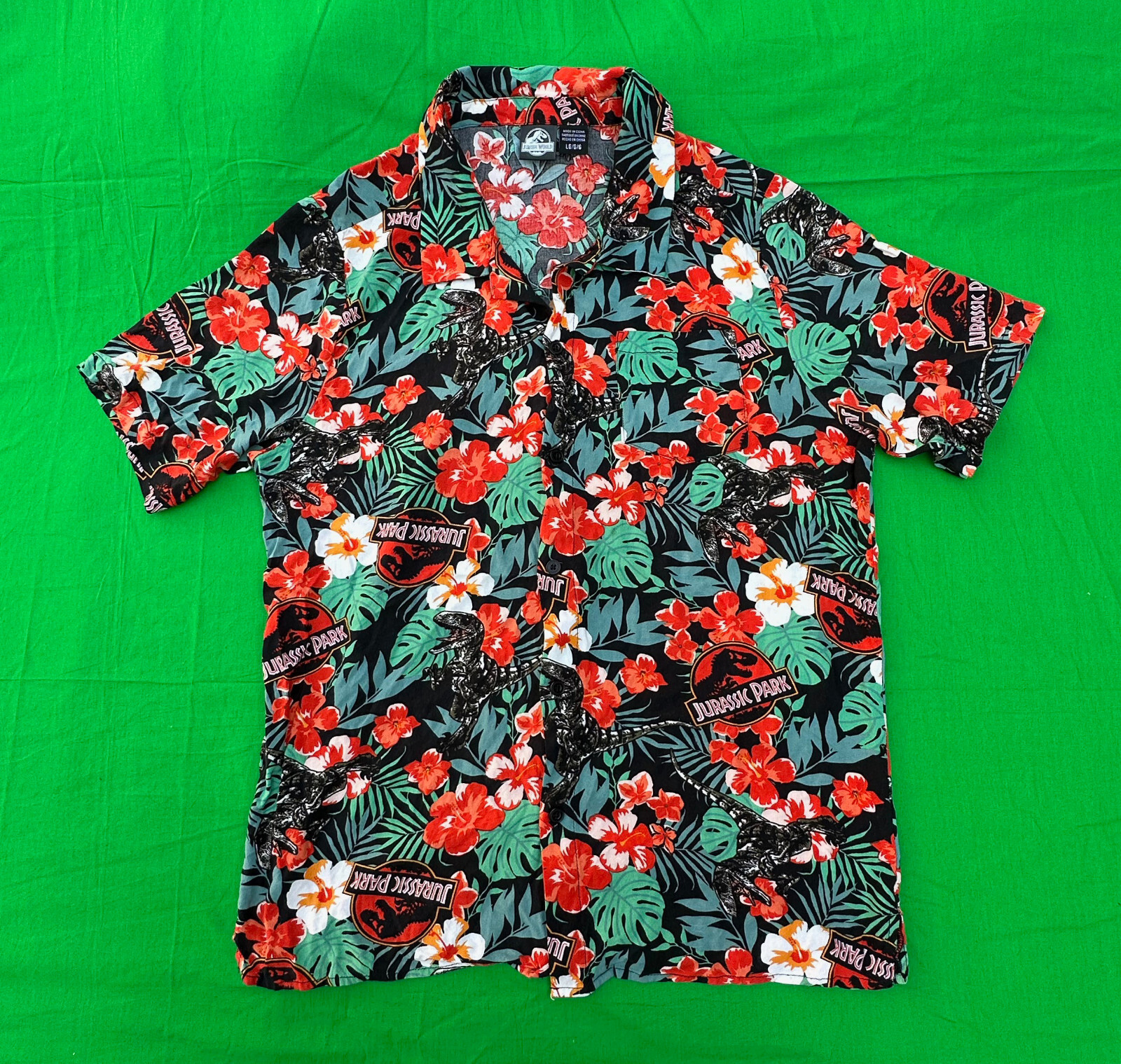 Jurassic World Jurassic Park Men's Button Up Shirt Size L.