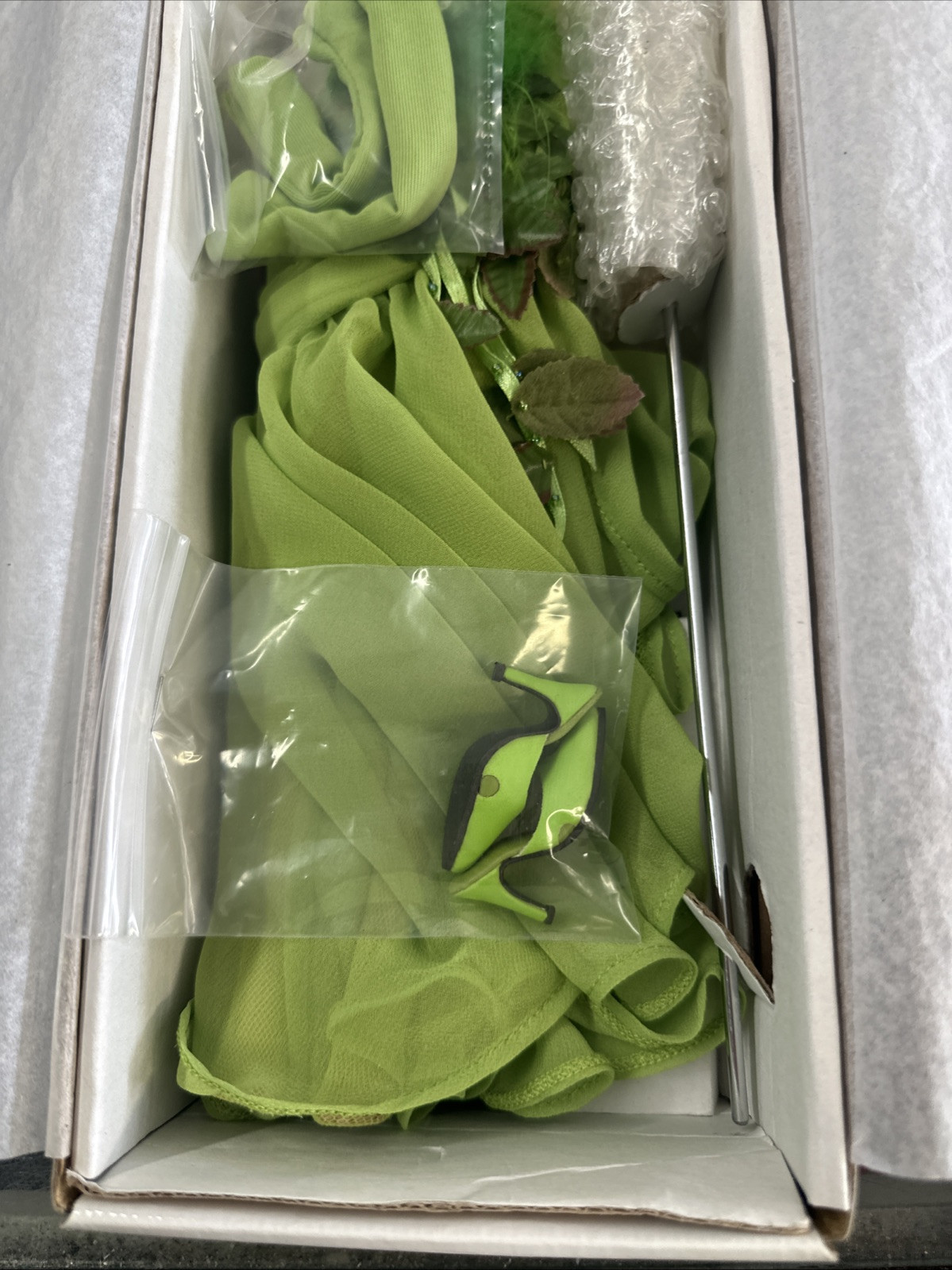 Tonner DC Stars 16" Sealed With a Kiss Poison Ivy Doll New NRFB