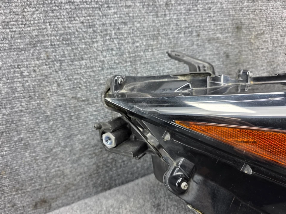 LEXUS 21-25 IS350 IS500 IS300 OEM RIGHT HEADLIGHT LAMP LIGHT FOR PARTS!! DAMAGED - Image 4 of 4