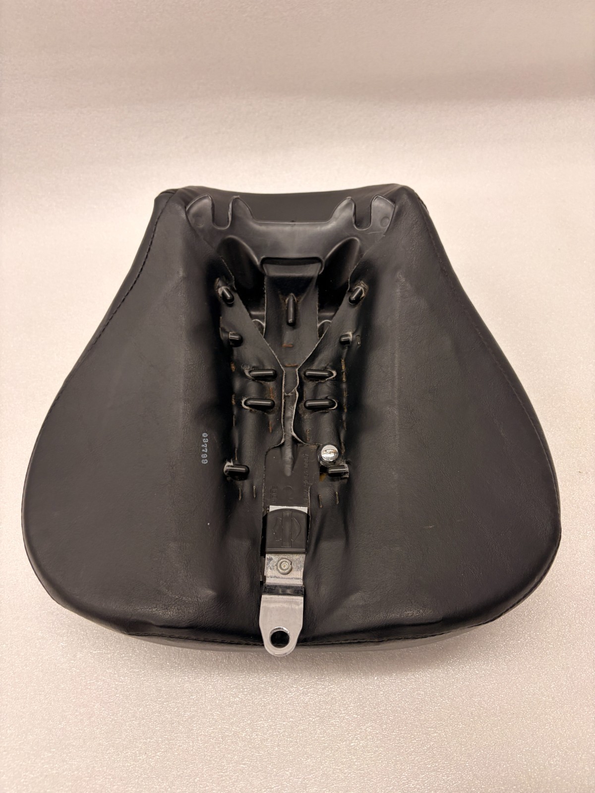 GENUINE HARLEY 2010-17 SOFTAIL FAT BOY PASSENGER WIDE PILLION SEAT NICE   B2