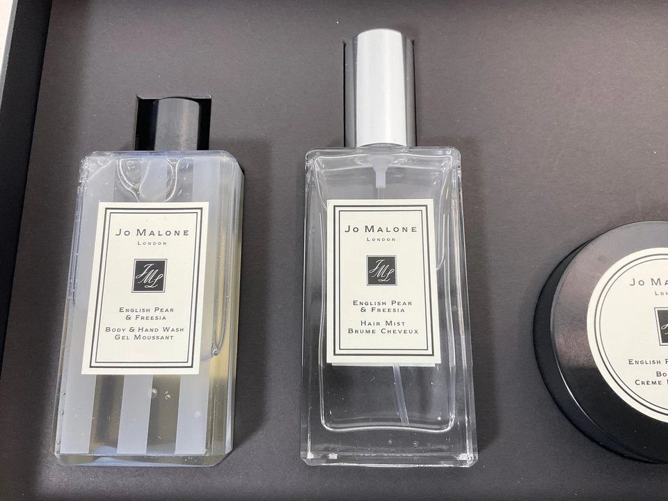Jo Malone London English Pear & Freesia Bath & Body Gift Set Unused - Image 4 of 4