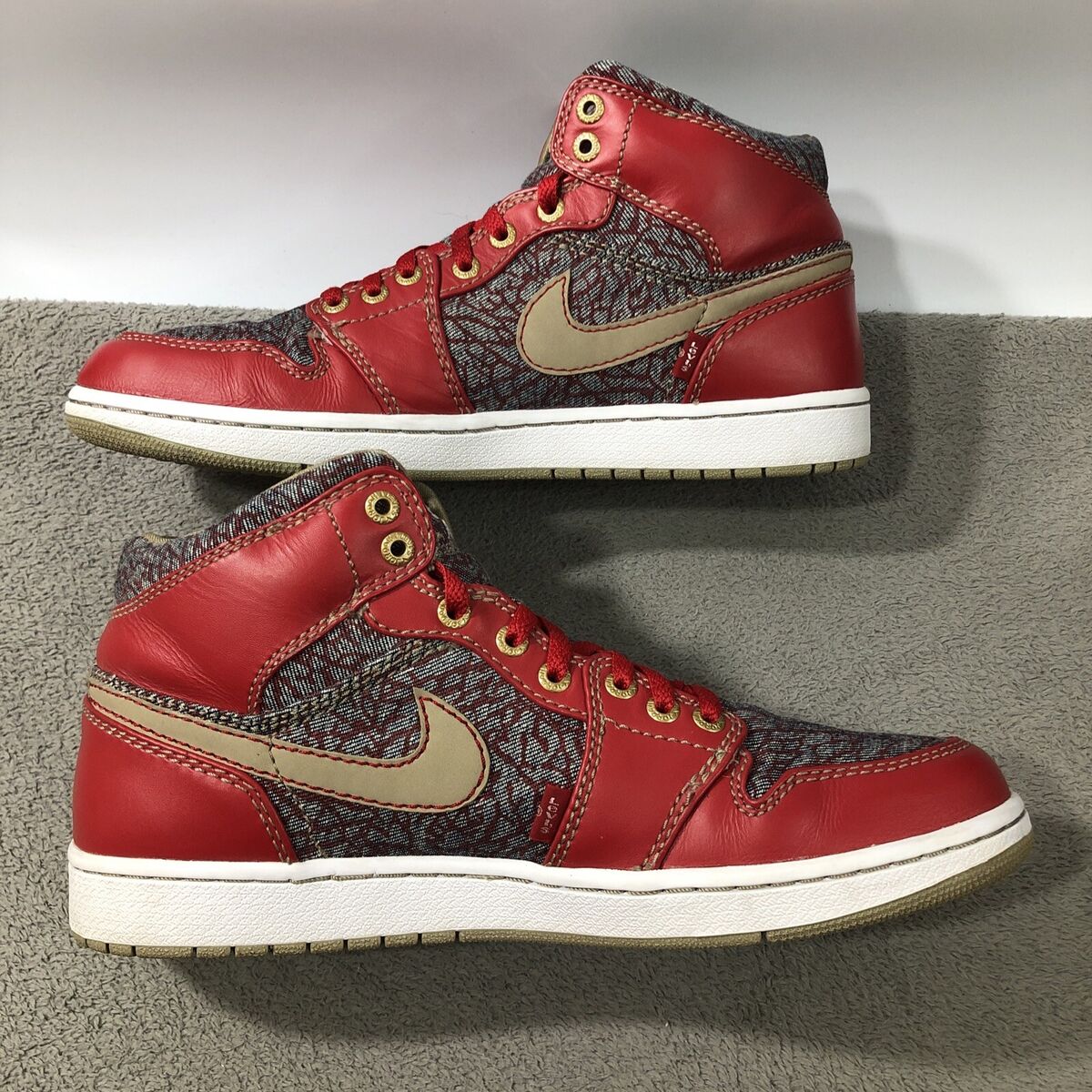 Jordan 1 Retro Levi's - Size 12 - 332083 435 - Pair #1778 Jordan 1 Retro Levi's - Size 12 - 332083 435 - Pair #1778