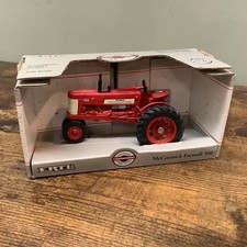 ERTL 1956 McCormick FARMALL 350 farm tractor  1/32 4616