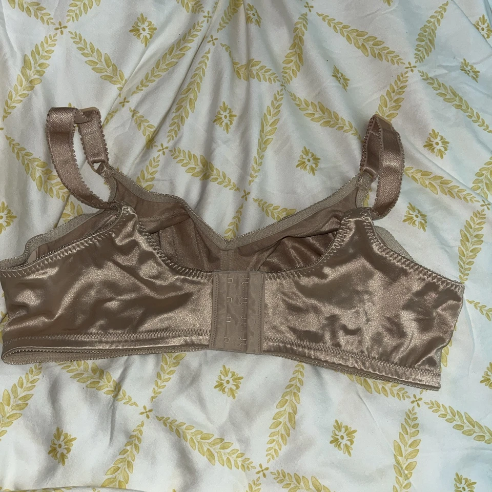 Sujetador Bali 3820 Soporte Flexible Cobertura Completa Sin Alambres Satén Mujer 40C Beige Foto 3 de 3