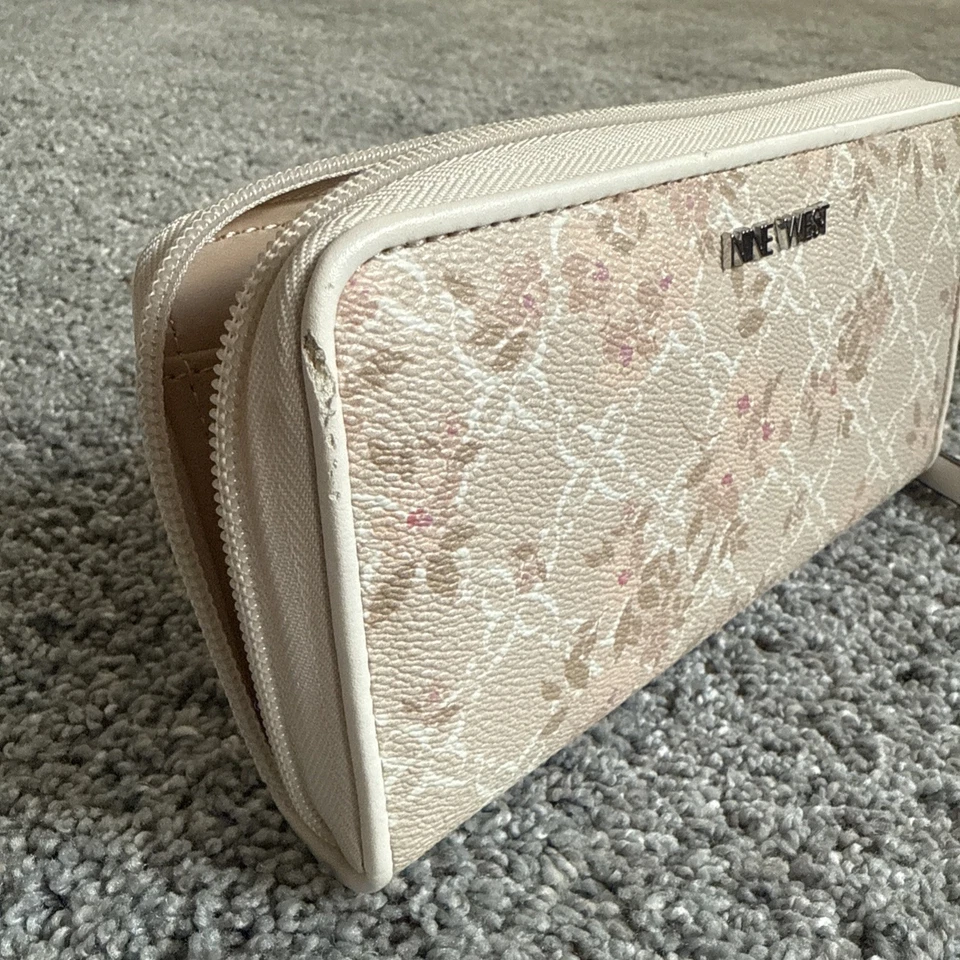 Cartera Nine West Flower  Foto 2 de 3