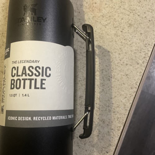 Stanley The Legendary Vacuum Insulated Classic Bottle 1,5 qt / 1,4L - Bild 21 von 22