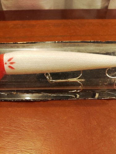 7" Cotton Cordell Red Fin NIP Vintage 1984 C 1028 Striper Lure Bass Bait (W) - Picture 4 of 8