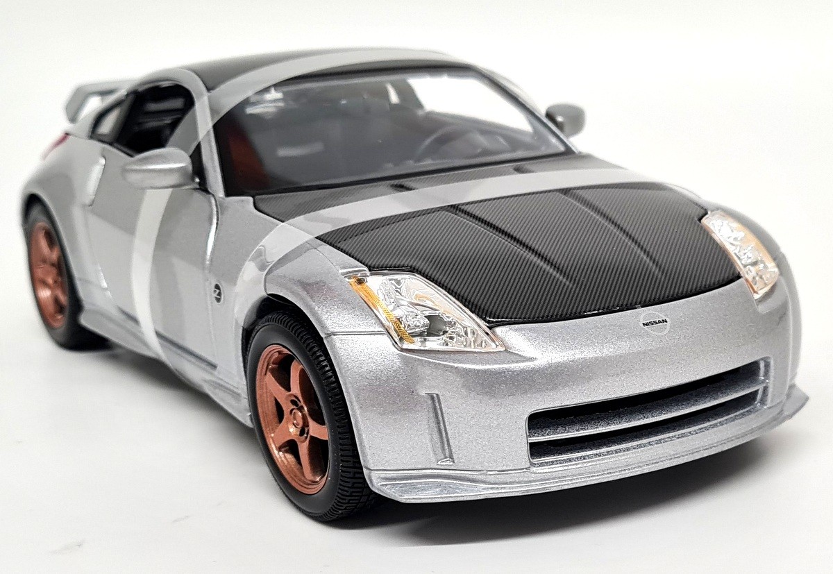 【USED美品】MAISTO 1/18 NISSANフェアレディ350Z 台座付 Maisto 1/18 Nissan 350Z Nismo Custom Silver Diecast Scale