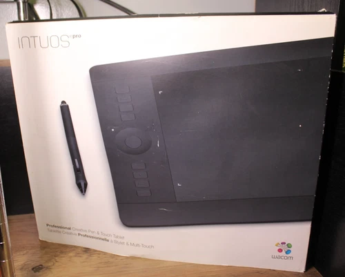 Wacom PTH-651/K Intuos Pro Medium Creative Pen & Touch Tablet 4 piece set In Box