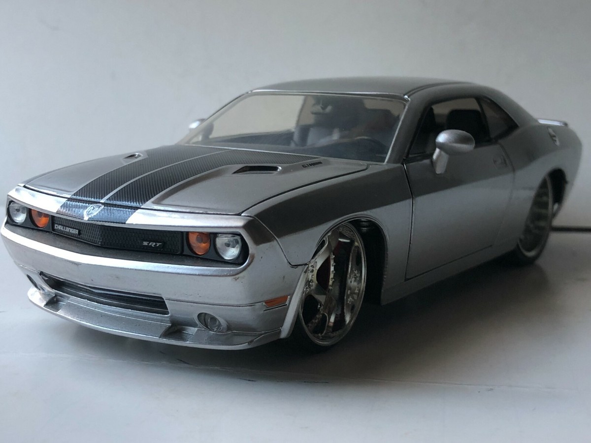 1:24ワイスピ 2008 DODGE CHALLENGER SRT8 Big Time Muscle 1:24 2008 Dodge Challenger SRT8 RC Radio