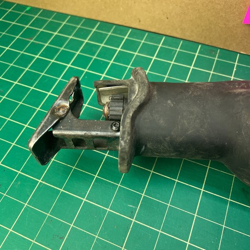 Milwaukee 6519-30 Sawzall Reciprocating Saw 120V - Black/Red **FOR PARTS ONLY** - Picture 6 of 12