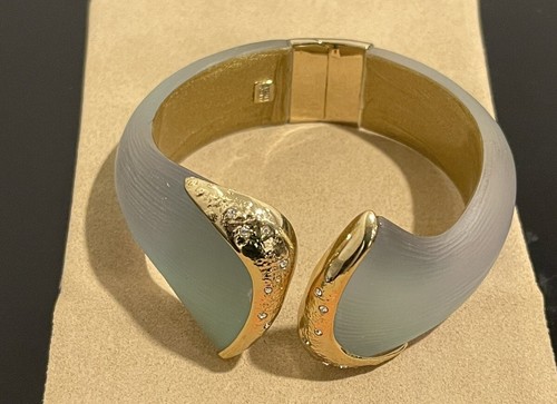 ALEXIS BITTAR GREEN LUCITE CRUMPLED GOLD CRYSTAL BUCKEL HINGED CUFF BRACELET - Picture 3 of 4